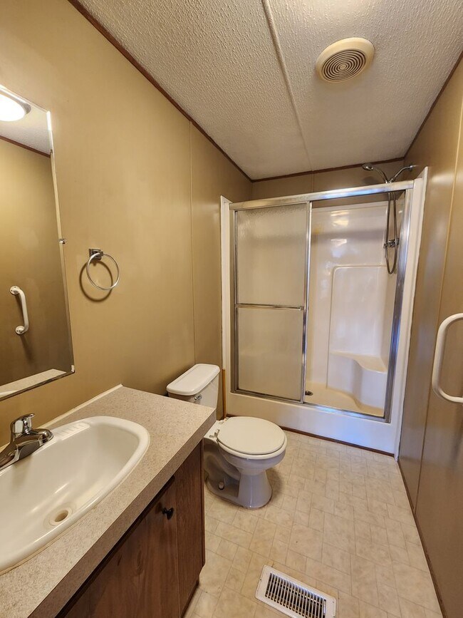Building Photo - 285 Avena Rd