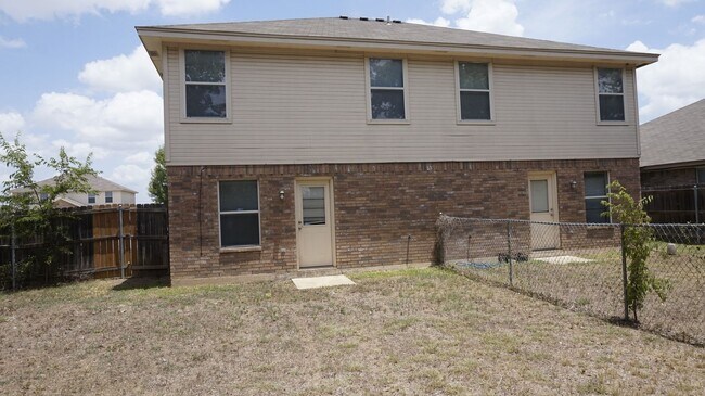 Building Photo - 1400 Chips Dr