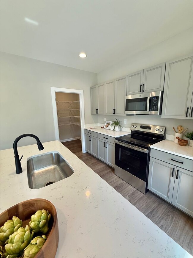 Building Photo - 3 BR/2.5BA | Newly Renovated Single Family Home | Fully Fenced Yard!