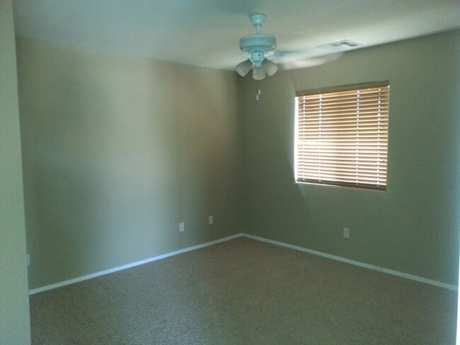 Building Photo - Rare 6 Bed, 3.5 Bath Home in San Tan Valley