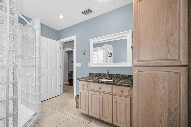 Building Photo - 253 Park Cir S