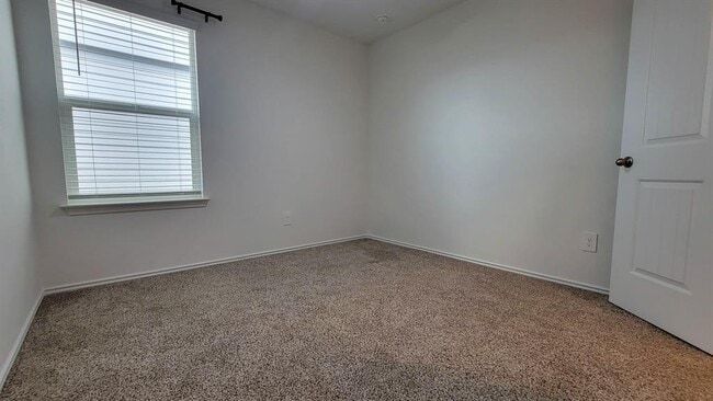 Building Photo - 504 Sandringham Lp