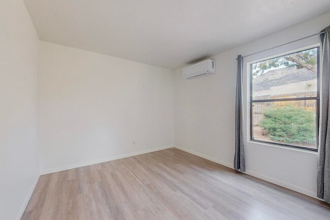 Building Photo - 876 Tramway Ln Ct NE