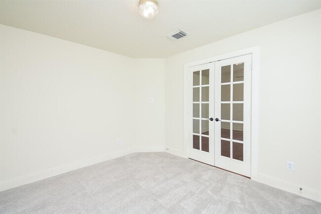 Building Photo - 5726 Silver Oak