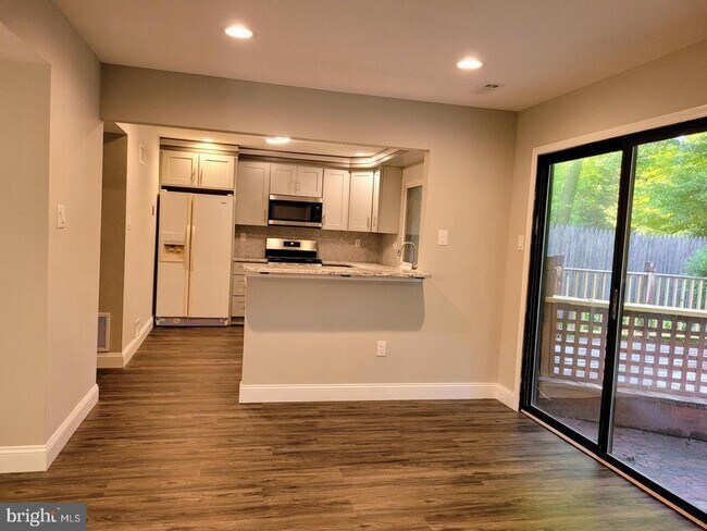 Building Photo - 48 Peregrine Dr