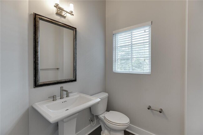 Building Photo - 721 Taylor Ct