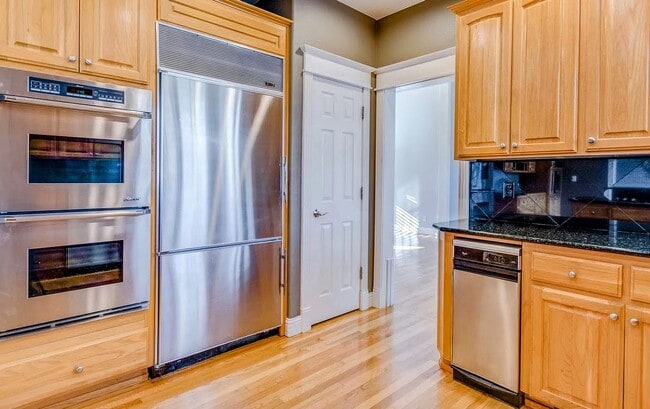 Building Photo - 450 NW Pacific Grove Dr