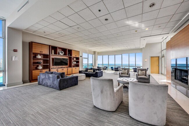 Building Photo - 1629 S Prairie Ave