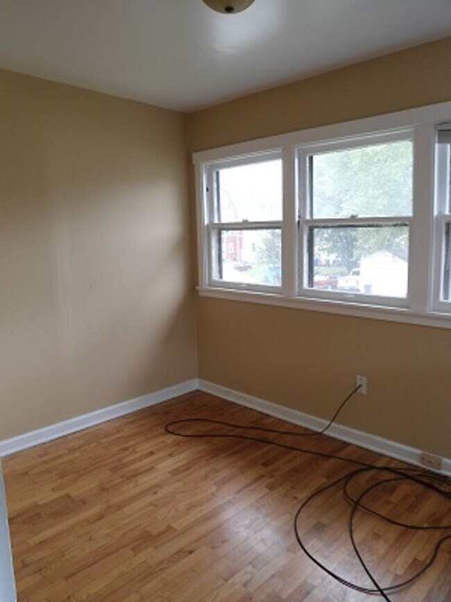 Building Photo - 1549 Bever Ave SE