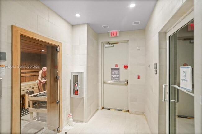 Building Photo - 1850 S Ocean Dr