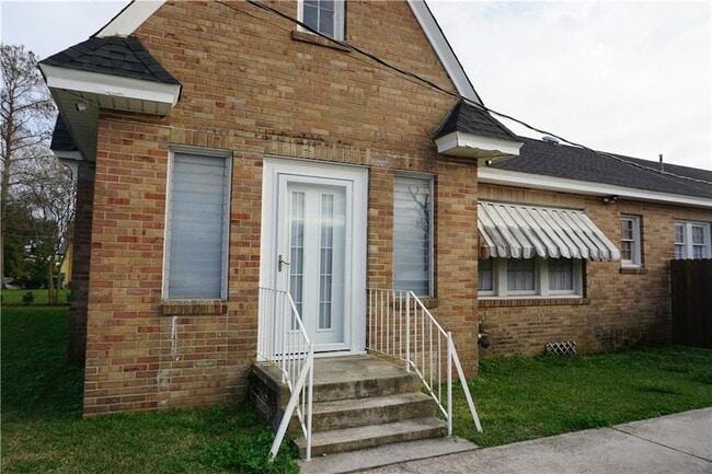 Building Photo - 177 W 5th St