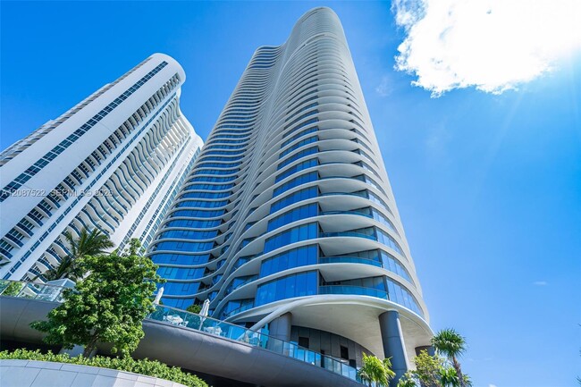 Building Photo - 15701 Collins Ave