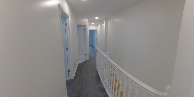 Building Photo - 4 Bedroom 3.5 Bath Home