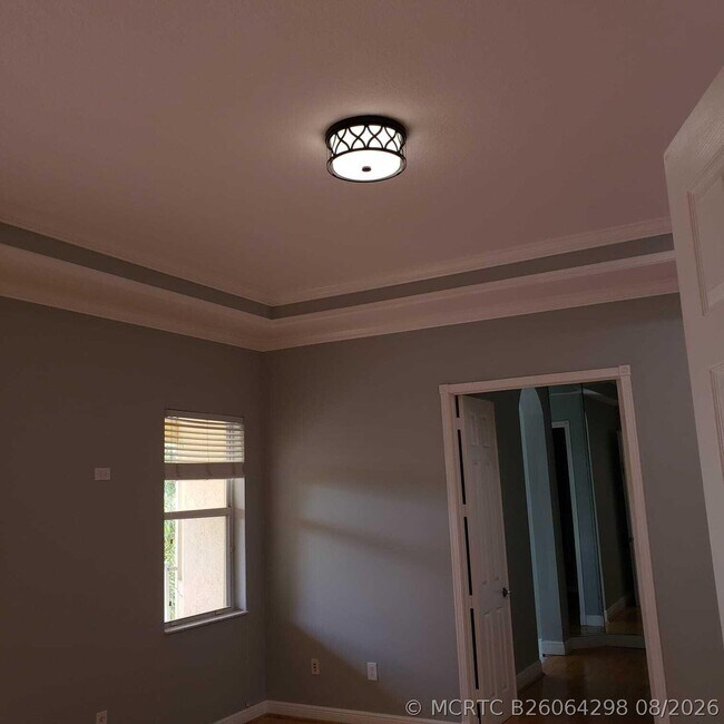 Building Photo - 833 SW 167th Ave