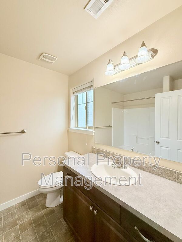 Building Photo - 6108 NE 71st Ave