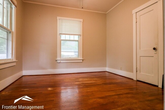 Building Photo - Beautiful Bungalow Located in Central Manh...