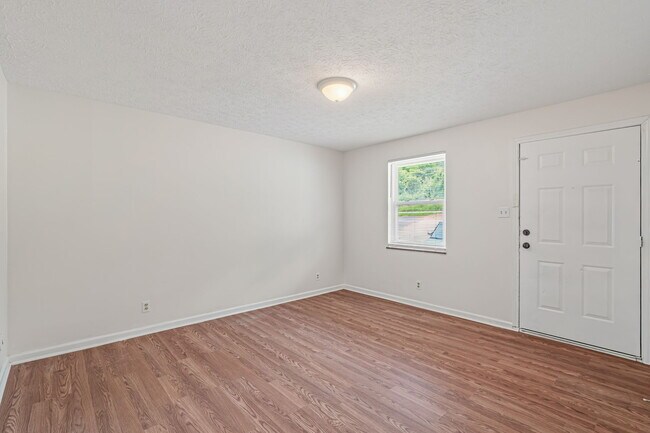 Building Photo - 476 E Red Bud Rd