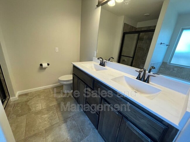 Building Photo - 9501 Ashford Dr