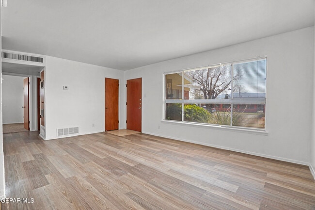 Building Photo - 9532 Waverly Dr
