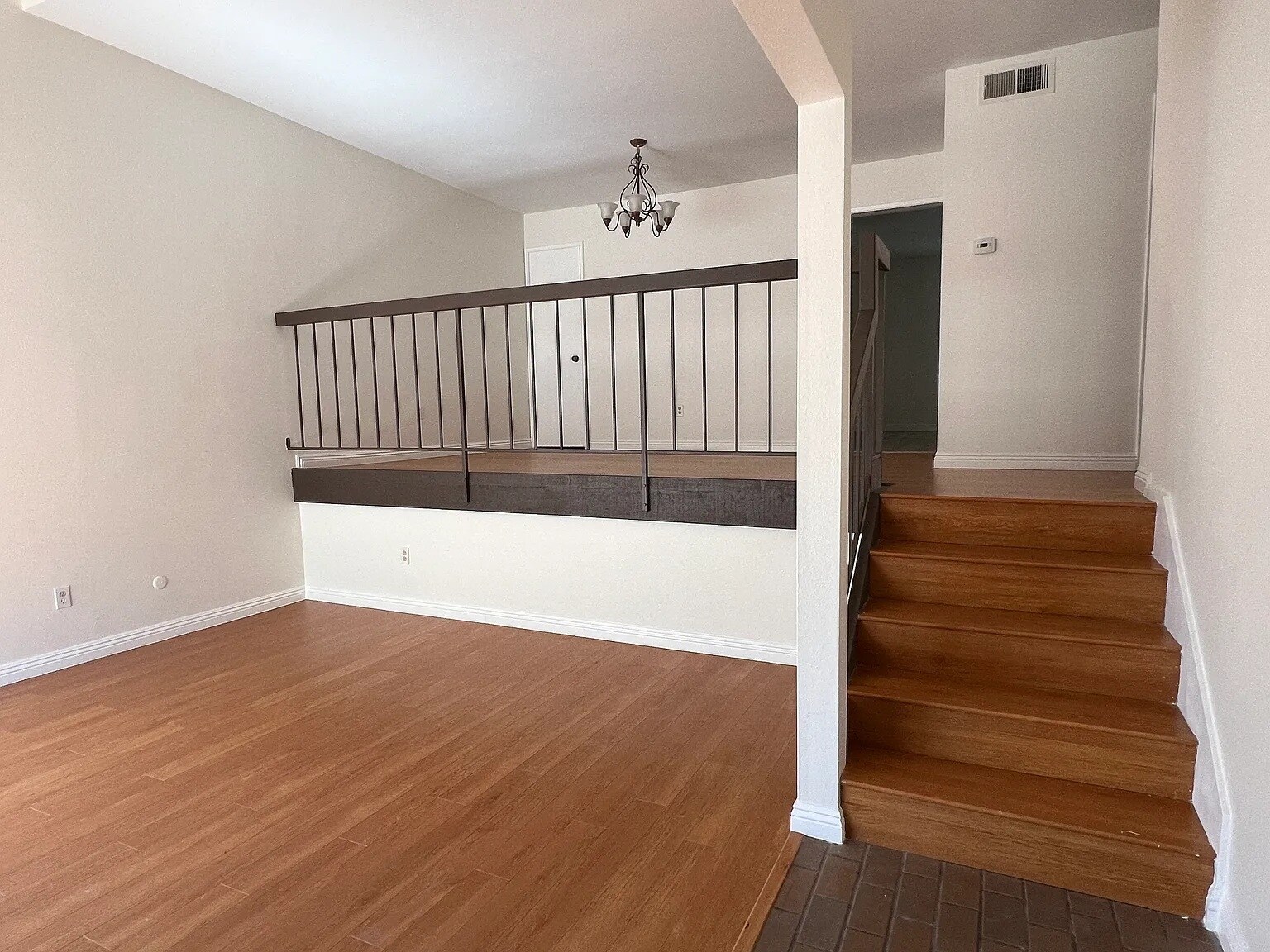 Building Photo - 598 W Huntington Dr