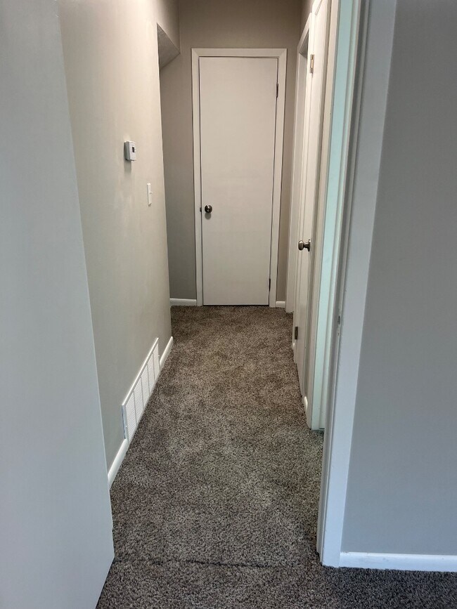 Building Photo - 11226 Roxbury Dr