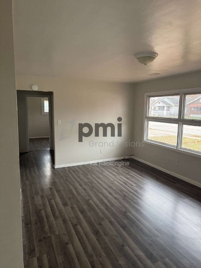 Building Photo - 309 E Garfield Ave