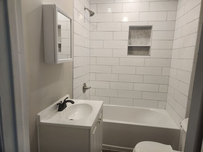 Building Photo - Charming 2 bedroom 1 bathroom Holly Hill home