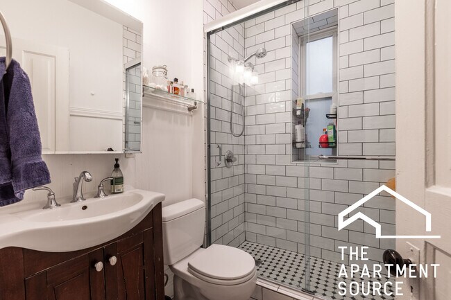 Building Photo - 2465 N Lincoln Ave