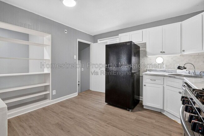 Building Photo - 2247 Hollis Dr