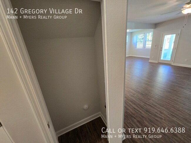 Building Photo - 142 Gregory Vlg Dr