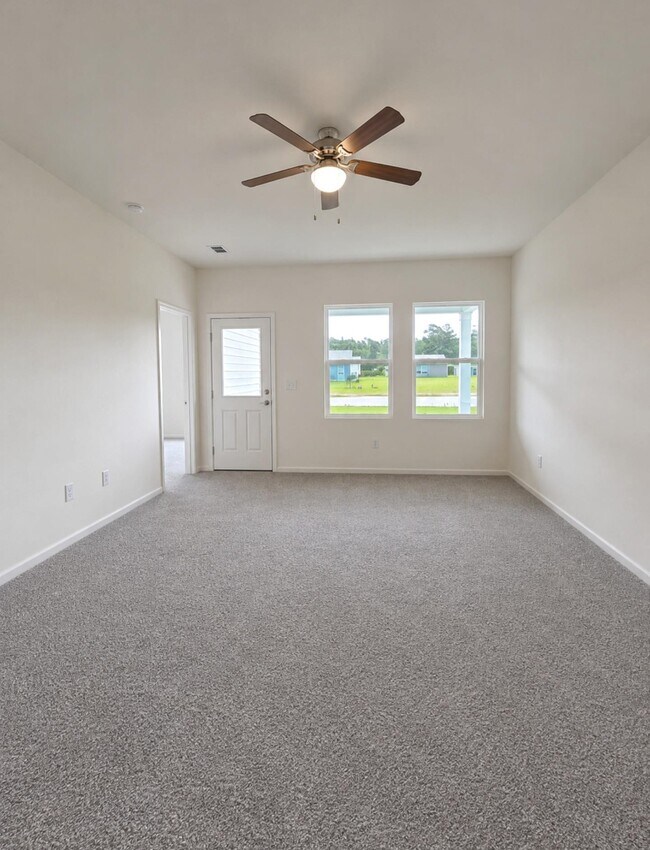 Building Photo - 423 Castillo Dr