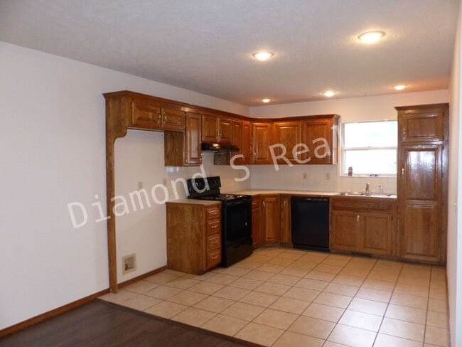 Building Photo - Spacious 2 Bedroom Duplex in Nixa!
