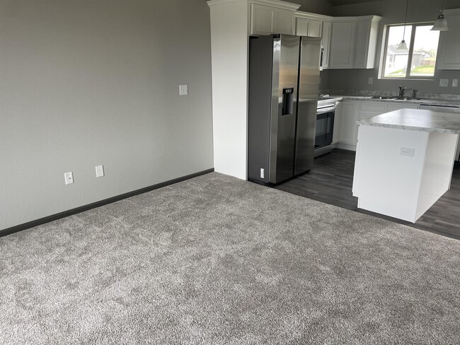 Building Photo - 408 Yelner Dr