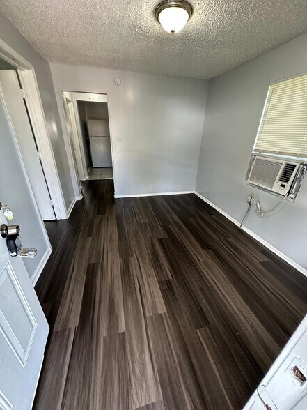 Building Photo - 1528 Mount Herman St