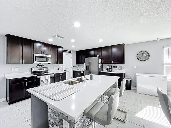 Building Photo - 744 Simone Ct