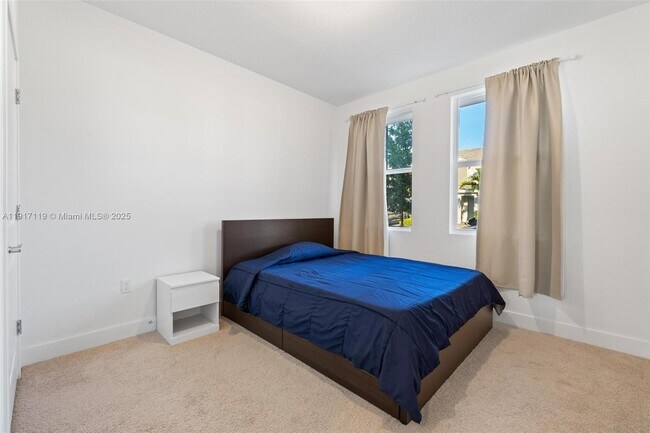 Building Photo - 210 SW 170th Ave