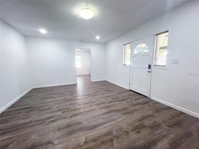 Building Photo - 3402 W Van Buren Dr