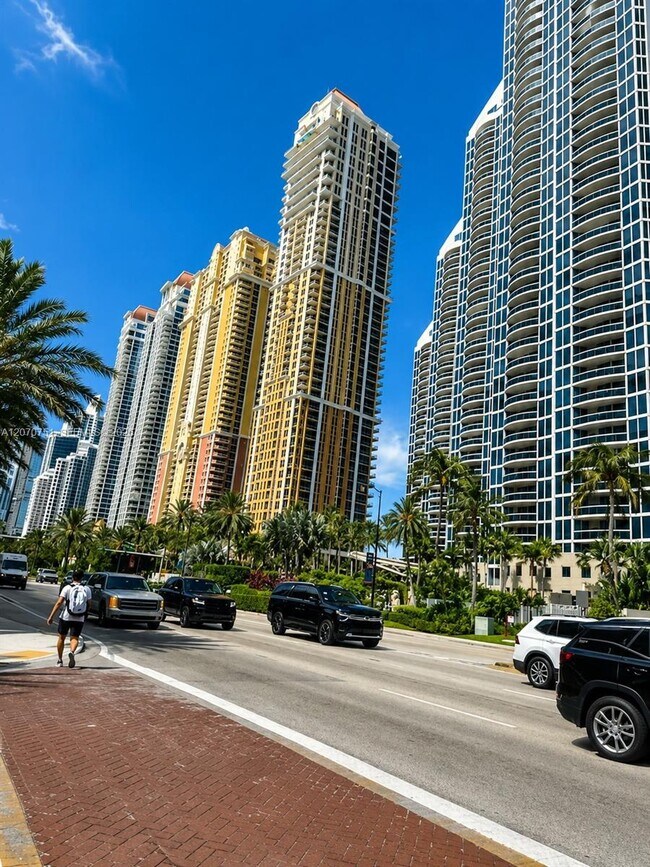 Building Photo - 17550 Collins Ave