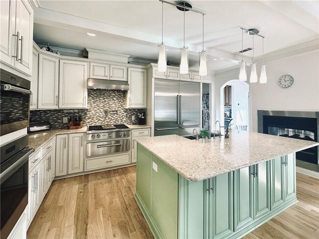 Building Photo - 3232 Brookview Rd