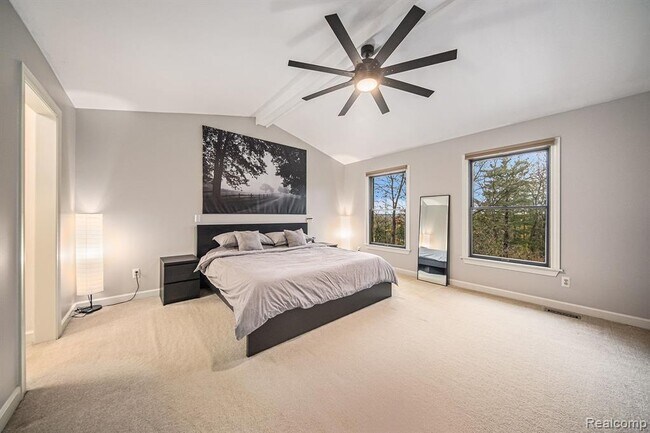 Building Photo - 695 Heritage Dr