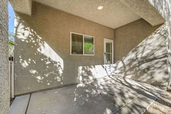 Building Photo - Stunning Northwest three bedroom w/ a loft!