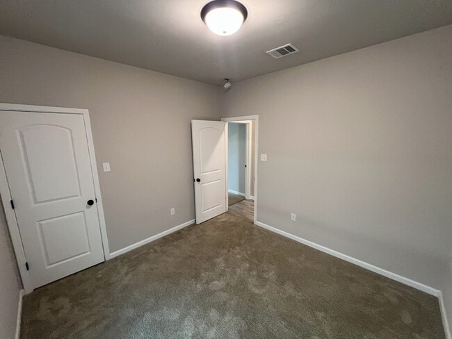 Building Photo - Charming 4 Bedroom, 2 bath Home in Gonzale...