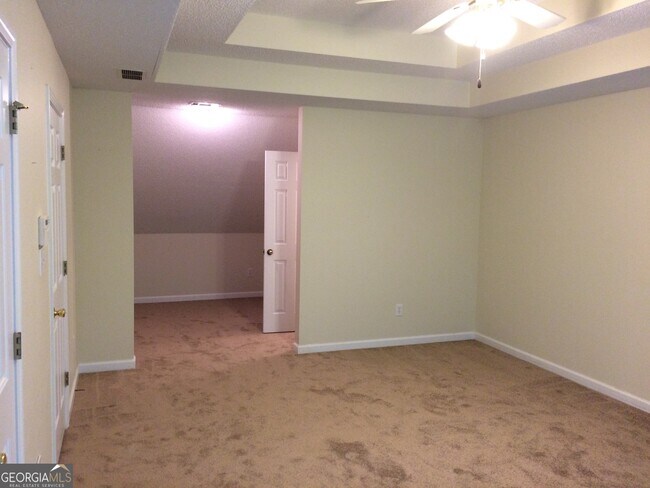 Building Photo - 135 Woodbriar