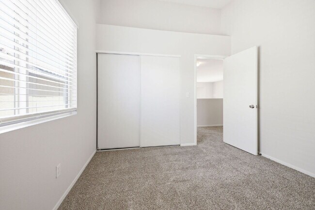 Building Photo - "Modern Comfort Close to Nellis Airforce Base: Spacious 3-Bed Home with 2.5 Baths in Vibrant Las ...