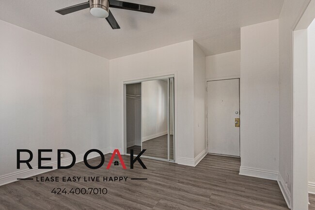 Building Photo - 1017 S Kingsley Dr