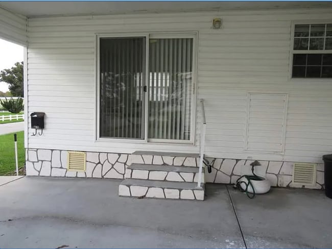 Building Photo - Cozy 1 bedroom in 55+ Resort Style Community