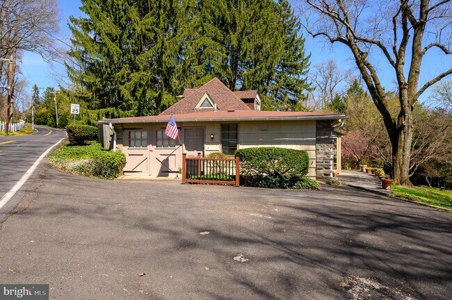 Building Photo - 1385 Woodland Rd