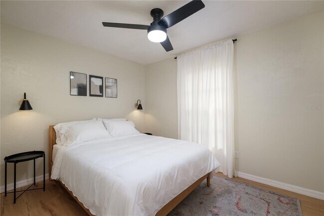 Building Photo - 4320 SW 74TH Ter