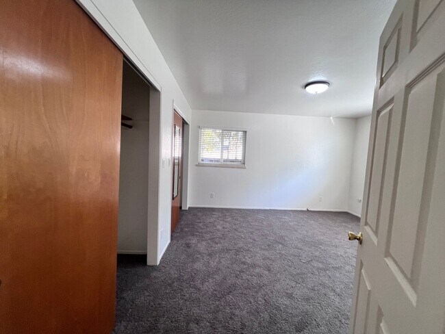 Building Photo - 37565 2nd St