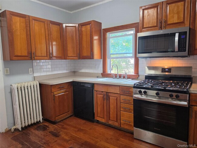 Building Photo - 81 Waring Pl